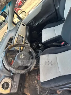 Toyota Yaris 2012 Gris