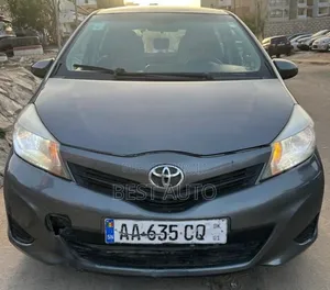 Toyota Yaris 2012 Gris