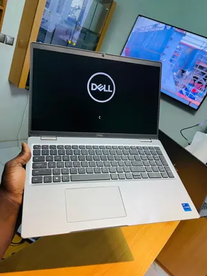 Nouveau Dell Latitude 5520 16GB Intel Core i7 SSD 512GB