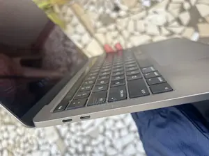 Nouveau Apple MacBook Pro 2020 16GB Intel Core i5 SSD 512GB