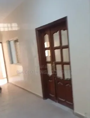 5chbre Maison de ville/terrasse dans R+1, Guediawaye à Vendre