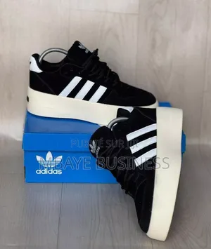 Baskets Adidas Originals – Noir Blanc (Style Classique)