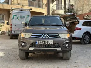 Mitsubishi L200 Double Cab 2.2 4WD 2015 Gris