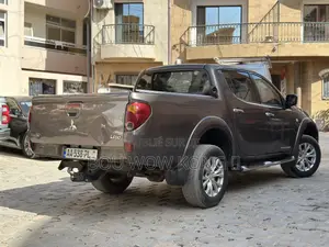 Mitsubishi L200 Double Cab 2.2 4WD 2015 Gris