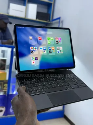Nouveau Apple iPad Pro 11 (2024) 128 GB Autre