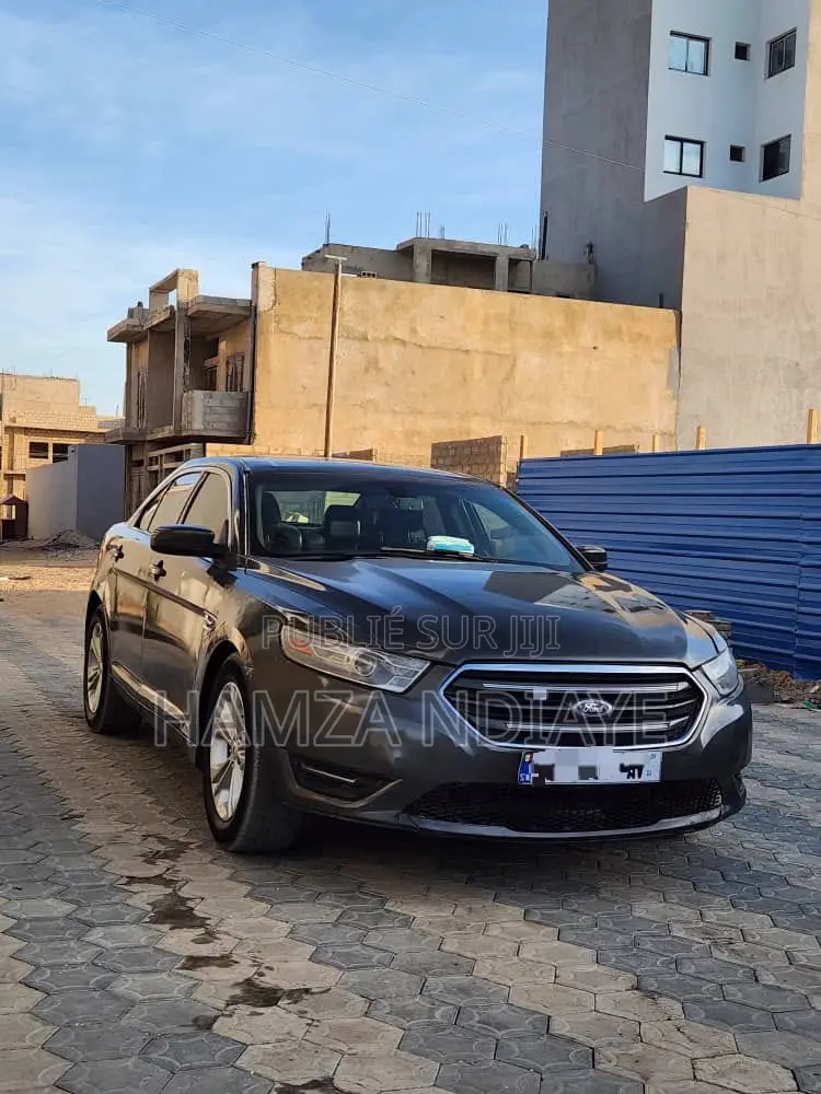 Ford Taurus 4dr Sedan 2016 Gris