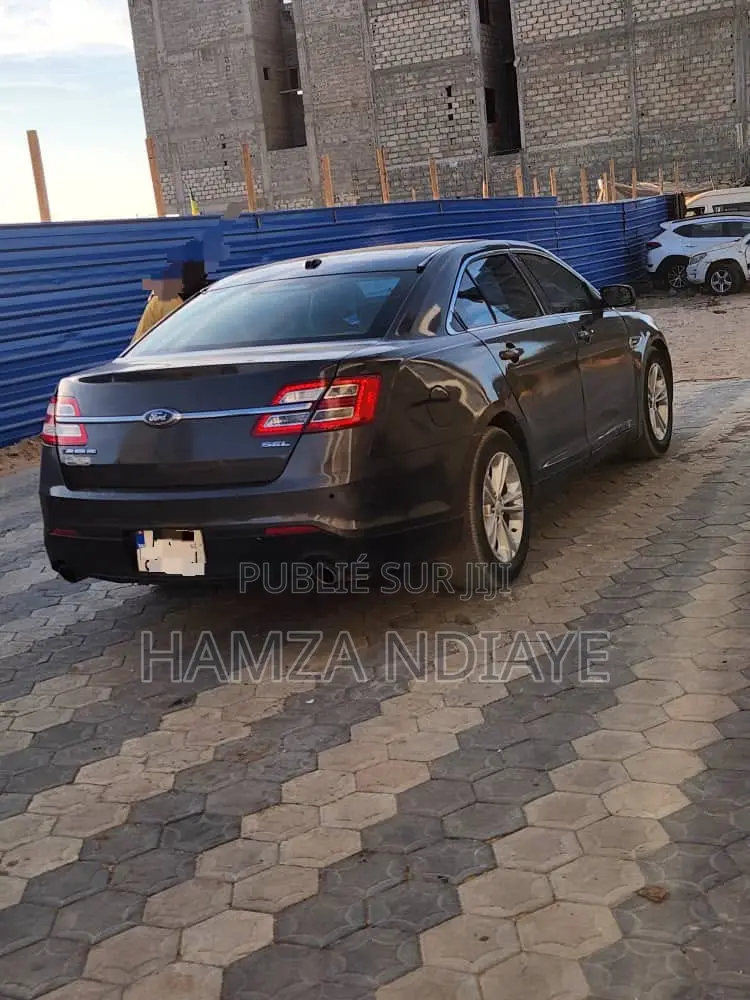 Ford Taurus 4dr Sedan 2016 Gris