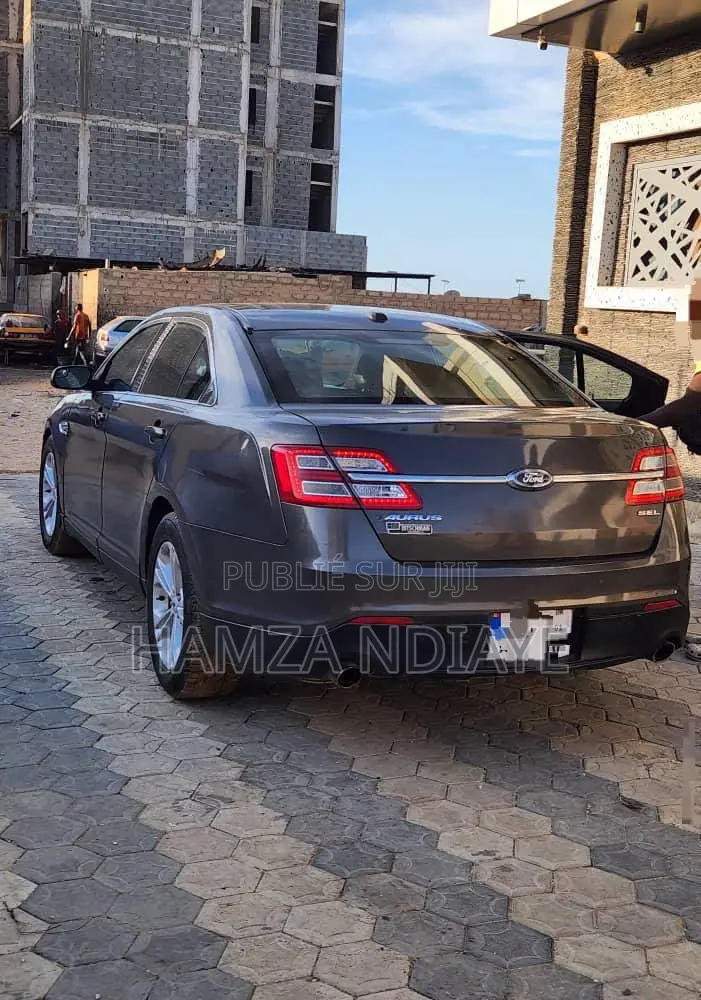 Ford Taurus 4dr Sedan 2016 Gris