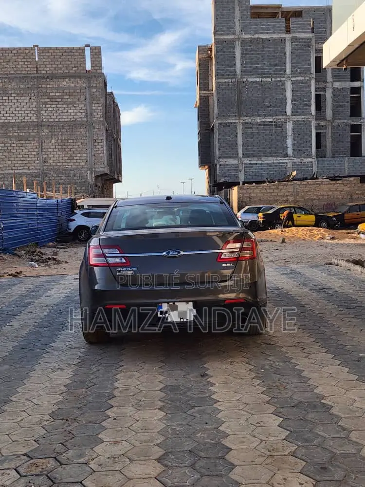 Ford Taurus 4dr Sedan 2016 Gris