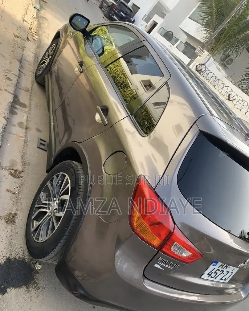 Mitsubishi Outlander 2017 Gris