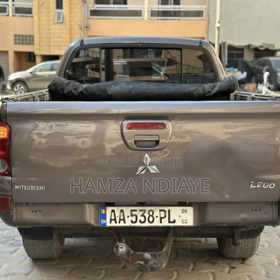 Mitsubishi L200 2015 Gris