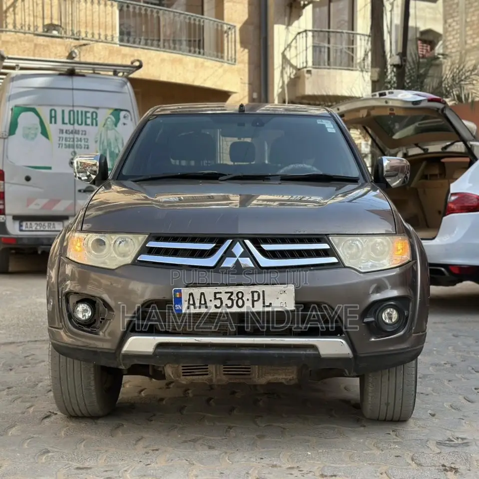 Mitsubishi L200 2015 Gris