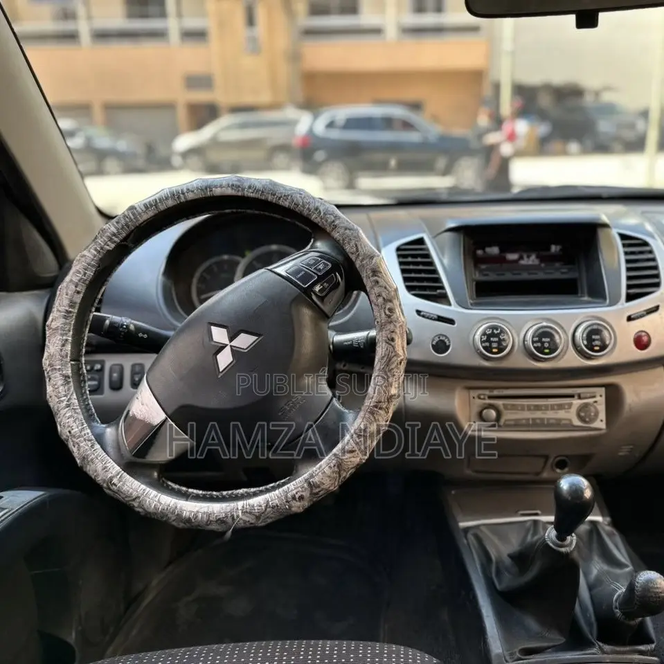 Mitsubishi L200 2015 Gris