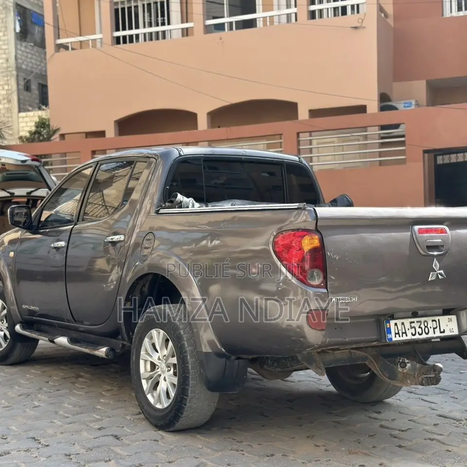 Mitsubishi L200 2015 Gris