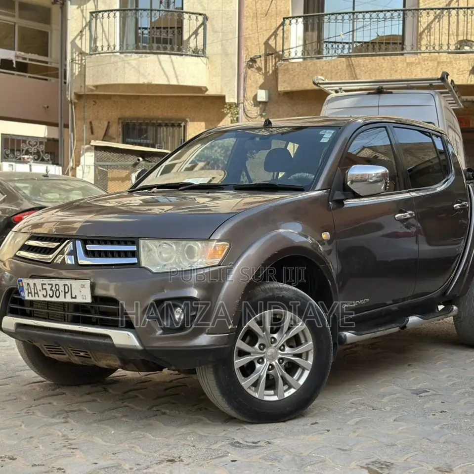 Mitsubishi L200 2015 Gris