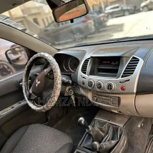 Mitsubishi L200 2015 Gris