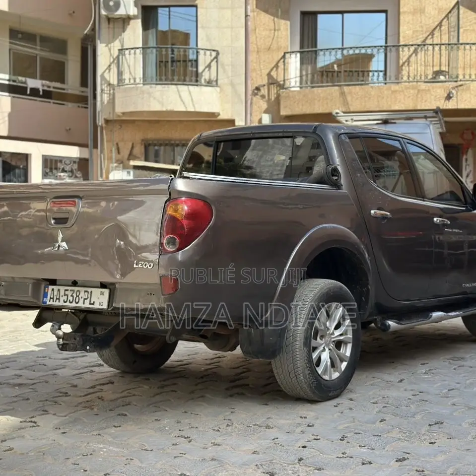 Mitsubishi L200 2015 Gris