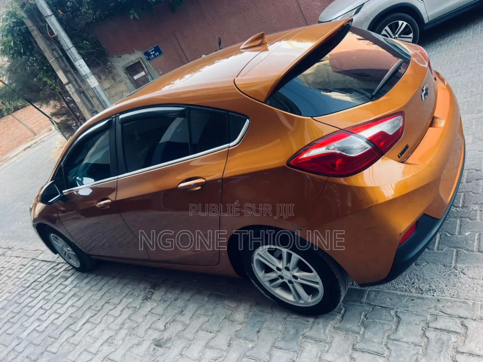 Chevrolet Cruze LT Auto Hatchback 2017 Orange