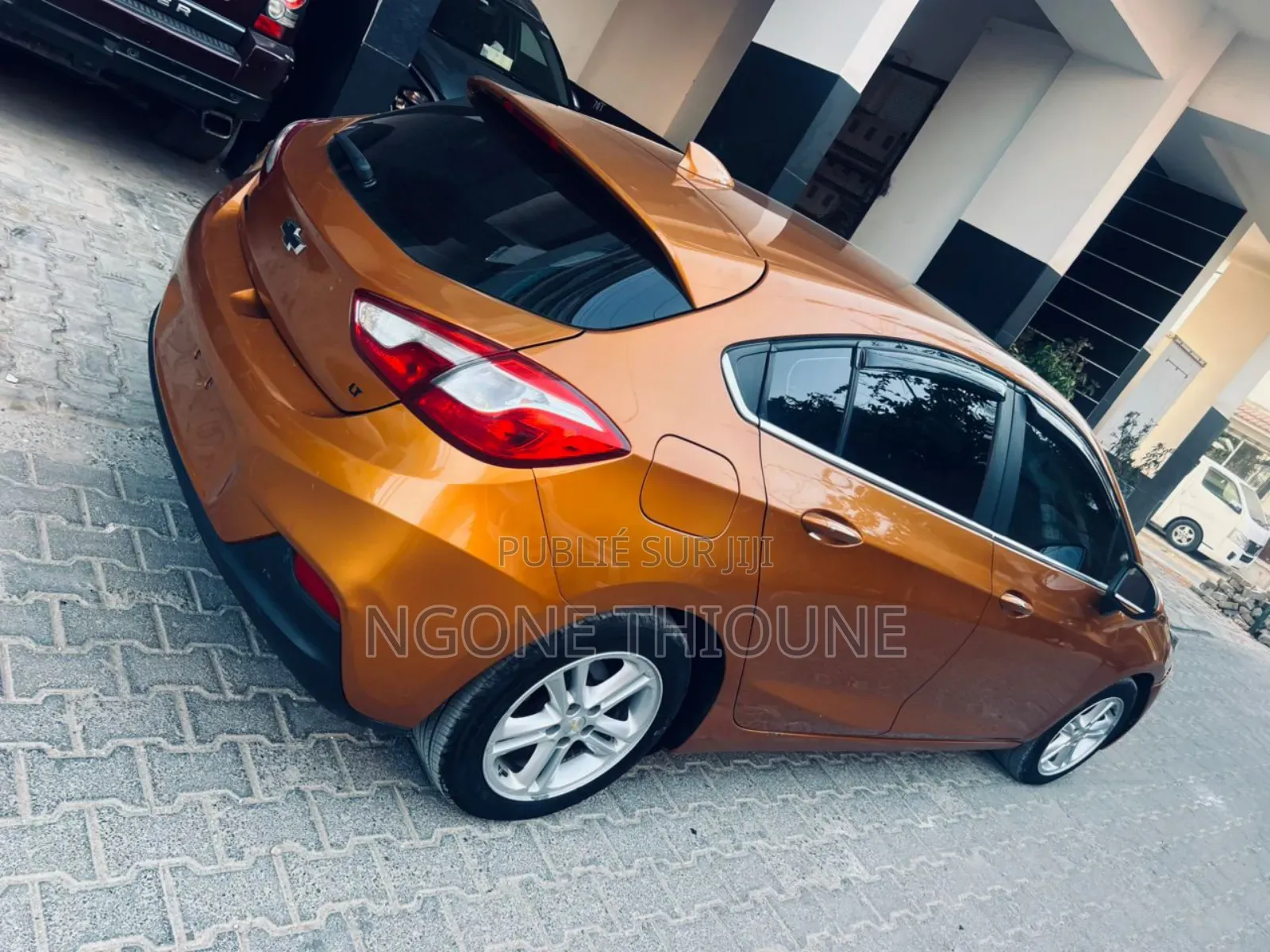 Chevrolet Cruze LT Auto Hatchback 2017 Orange