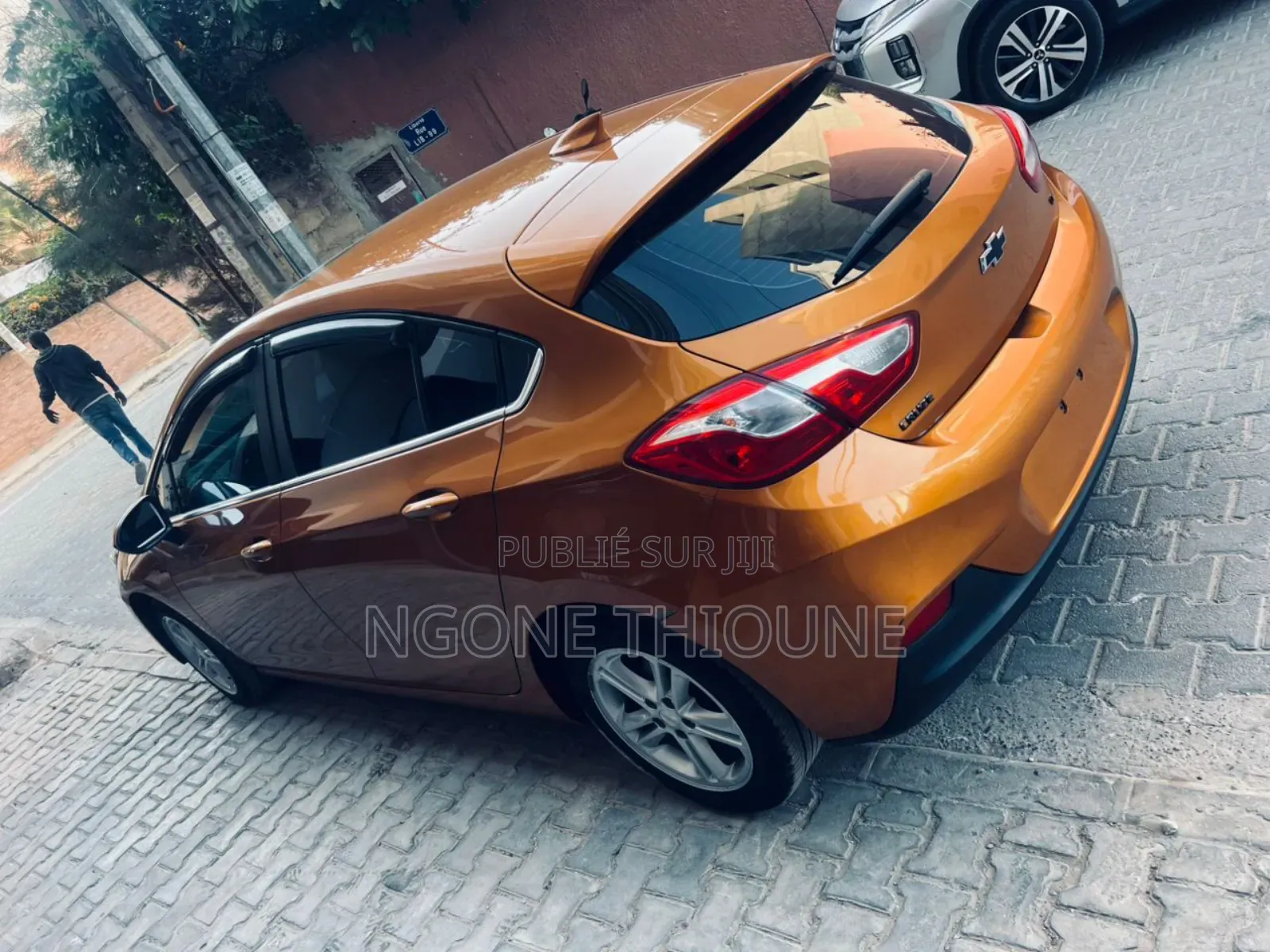 Chevrolet Cruze LT Auto Hatchback 2017 Orange