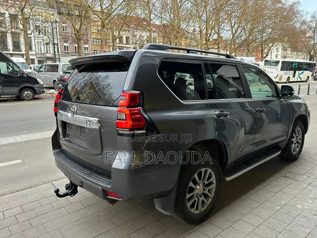 Toyota Land Cruiser Prado 2019 Gris