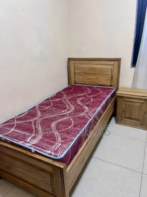 Lit + Matelas + Commode