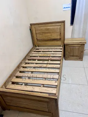 Lit + Matelas + Commode