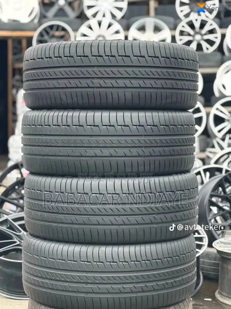 Des Pneus Neufs Et Venant