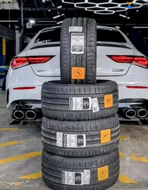 Des Pneus Neufs Et Venant