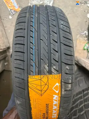 Des Pneus Neufs Et Venant