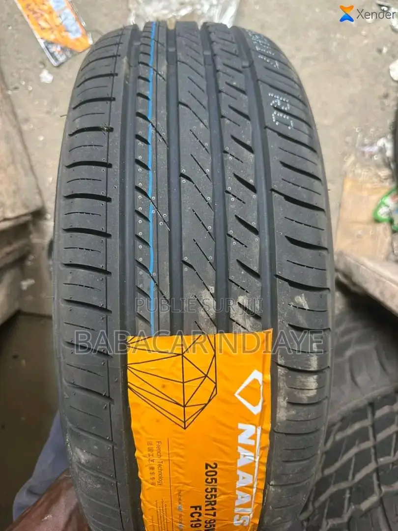 Des Pneus Neufs Et Venant