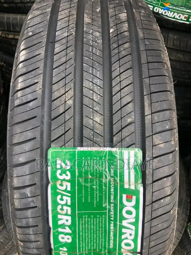 Des Pneus Neufs Et Venant