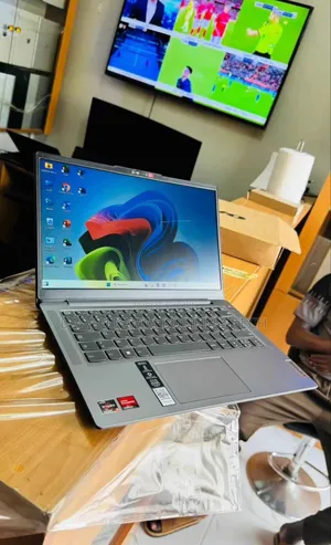 Nouveau Lenovo IdeaPad 5 Slim 13th Gen i7 16GB Intel Core i7 SSD 1T