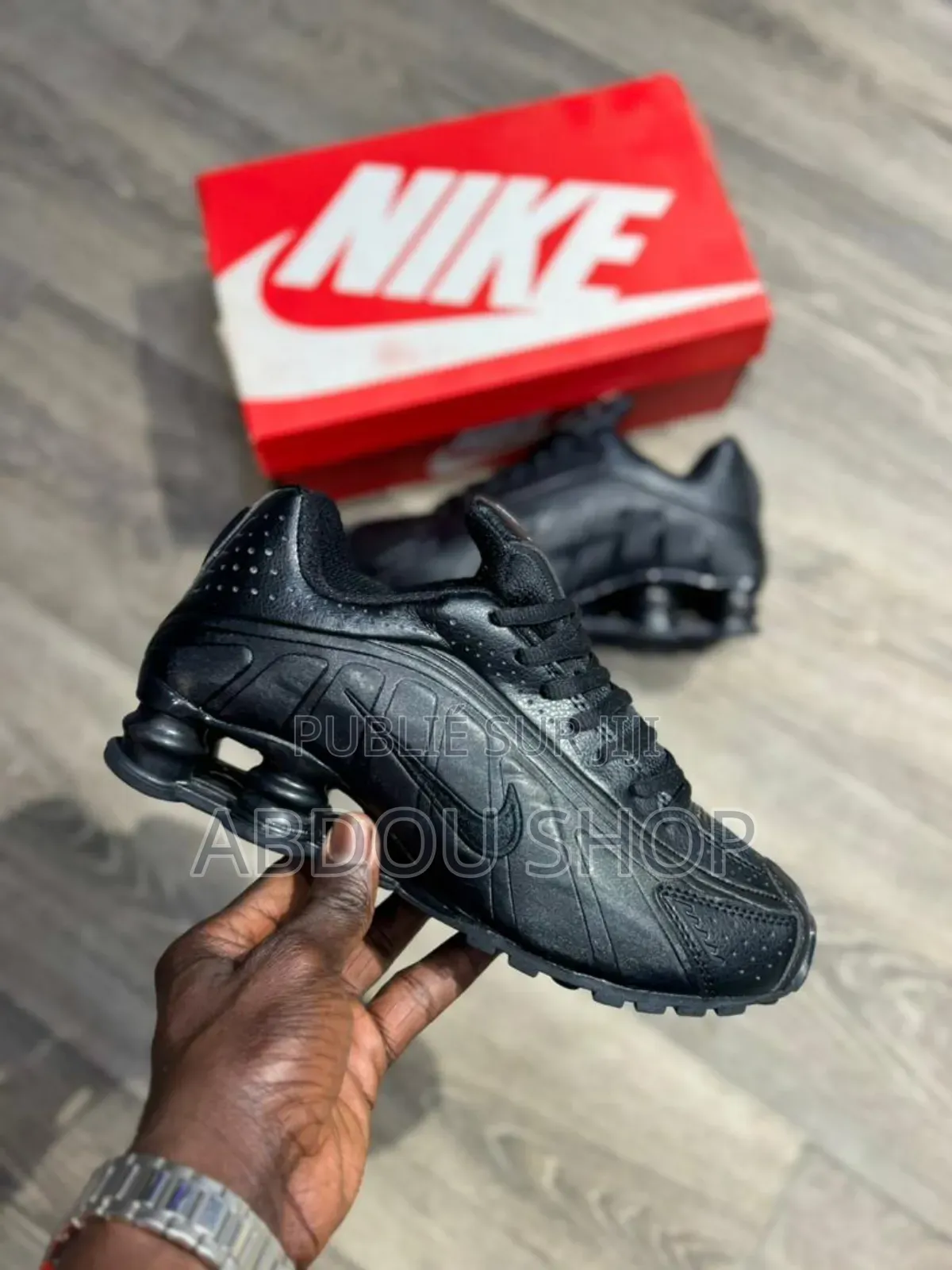 Nike Shox R4 Noir Et Gris Disponible