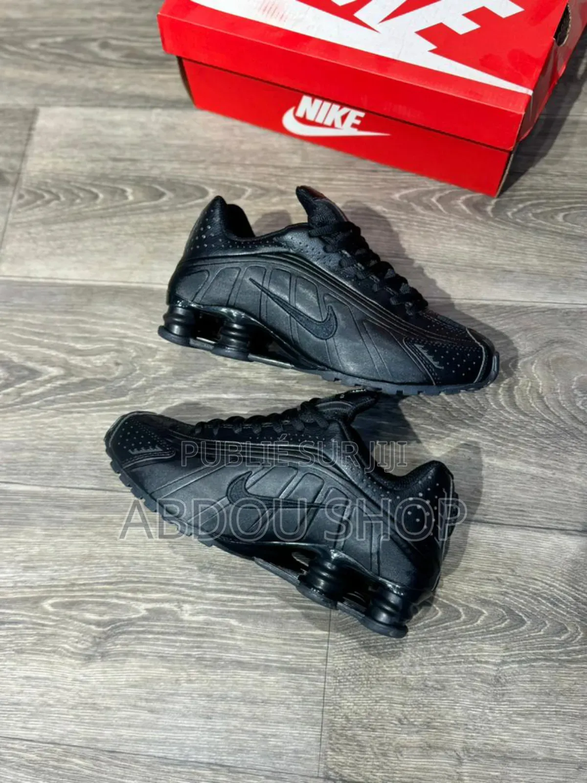 Nike Shox R4 Noir Et Gris Disponible