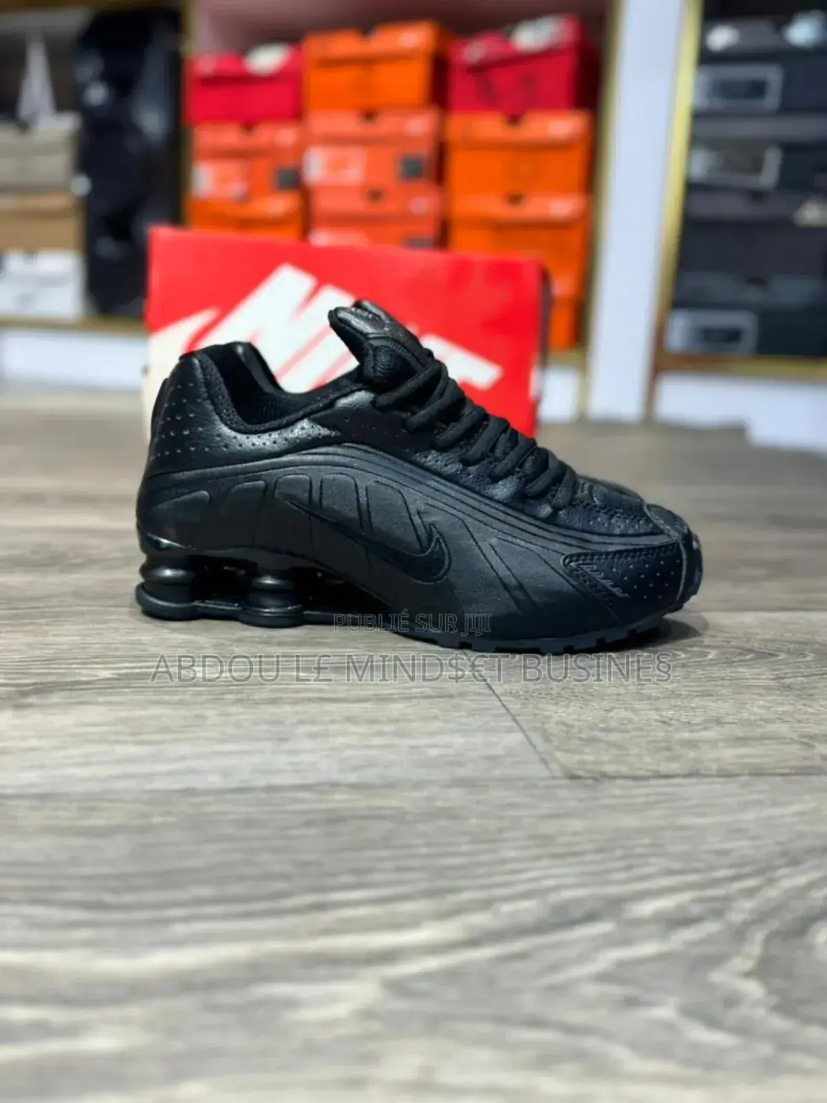 Nike Shox R4 Noir Et Gris Disponible