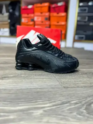 Nike Shox R4 Noir Et Gris Disponible