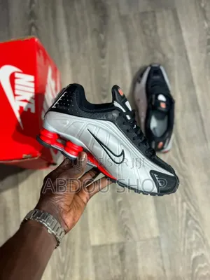 Nike Shox R4 Noir Et Gris Disponible