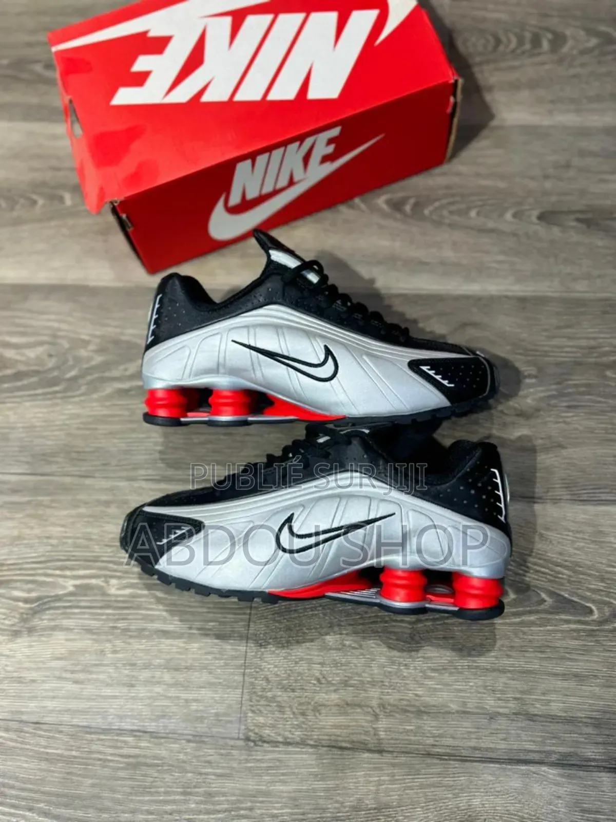 Nike Shox R4 Noir Et Gris Disponible