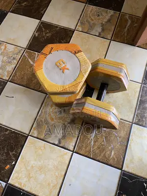 Halter 6kg À 10.000f La Paire. Livraison Gratuite À Dakar.