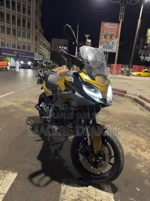 BMW Autre 2022 Jaune