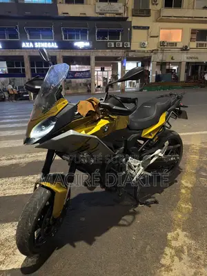 BMW Autre 2022 Jaune