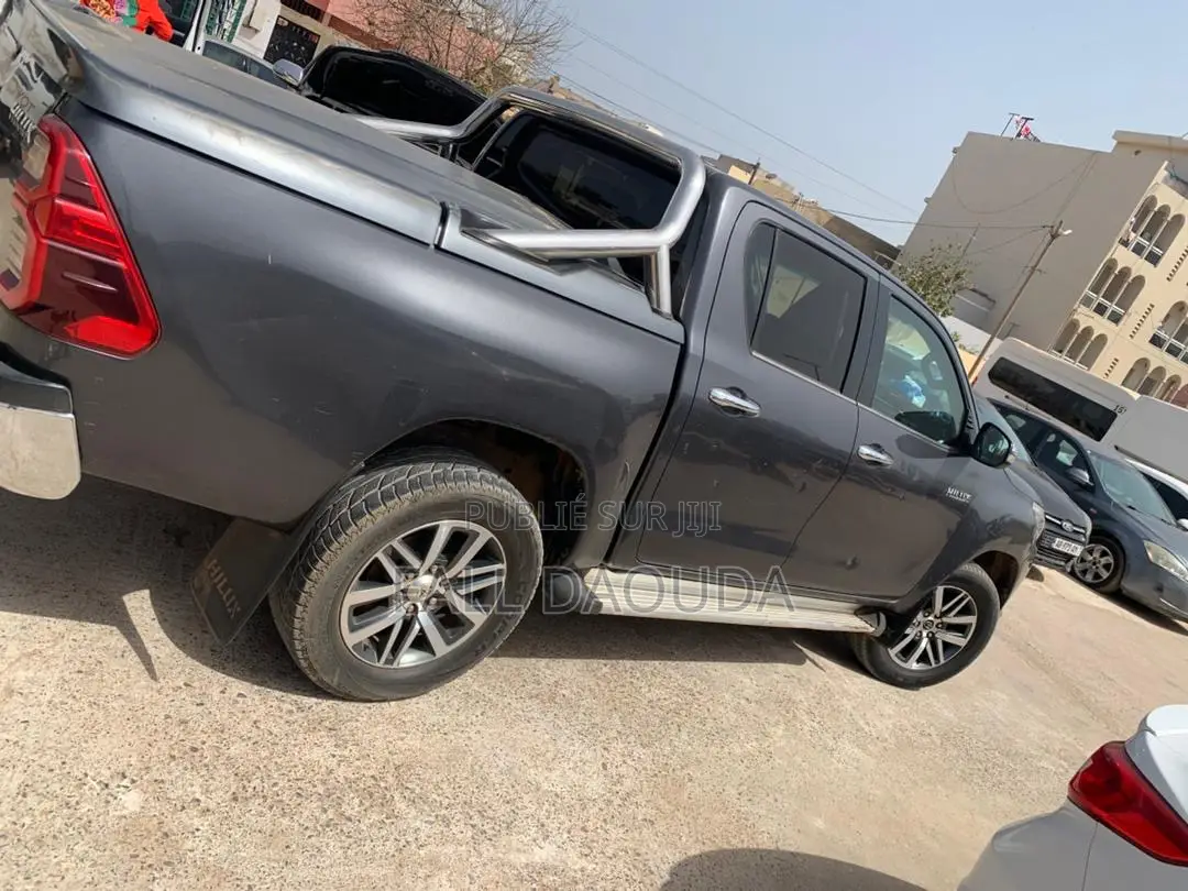 Toyota Hilux 2018 Gris