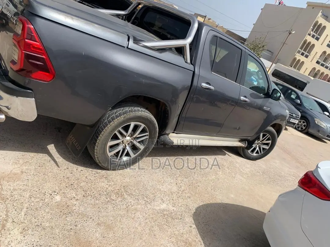 Toyota Hilux 2018 Gris