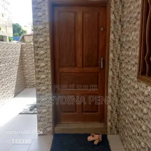 1chbre Chambre et salon dans Yellow Building, Parcelles Assainies