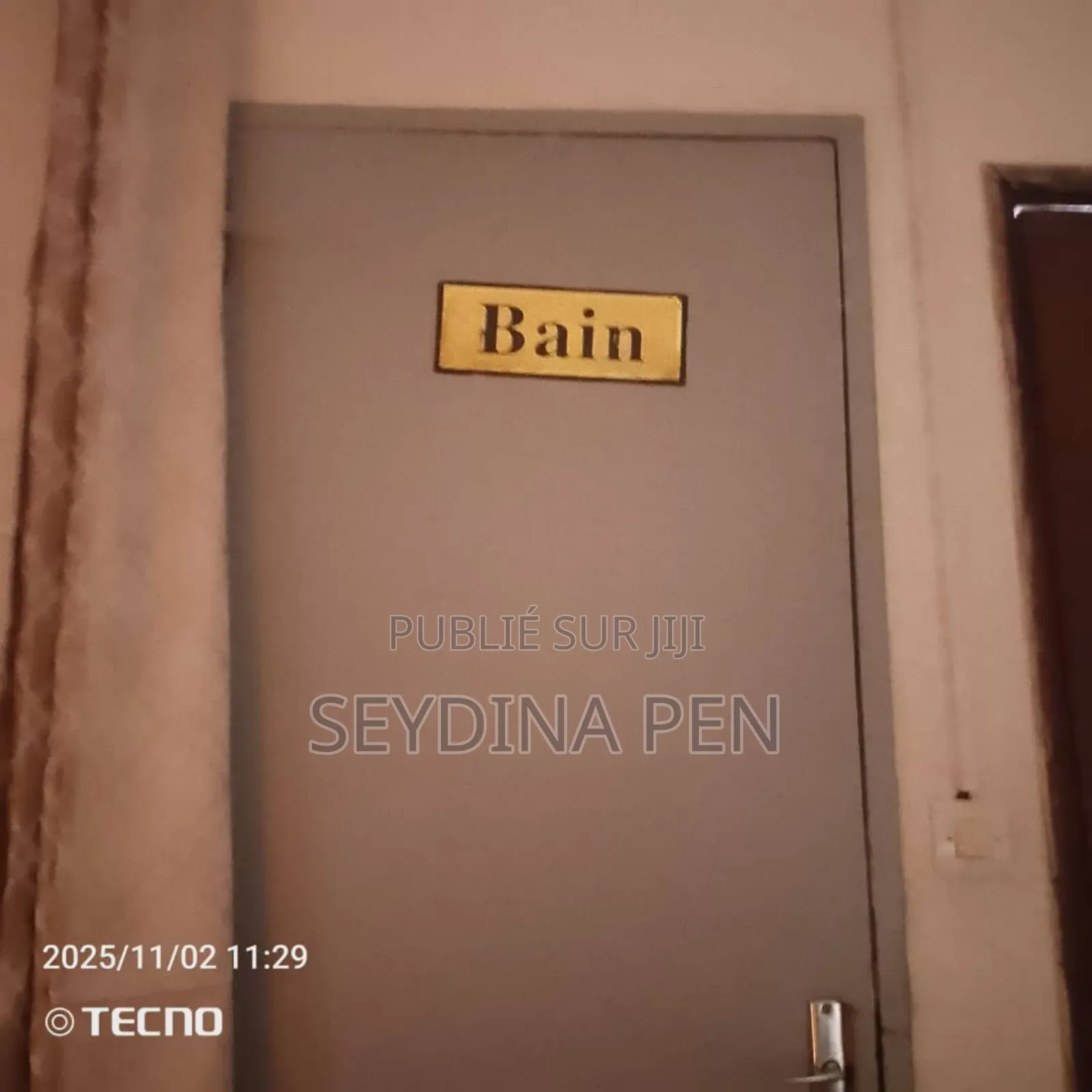 1chbre Chambre et salon dans Yellow Building, Parcelles Assainies