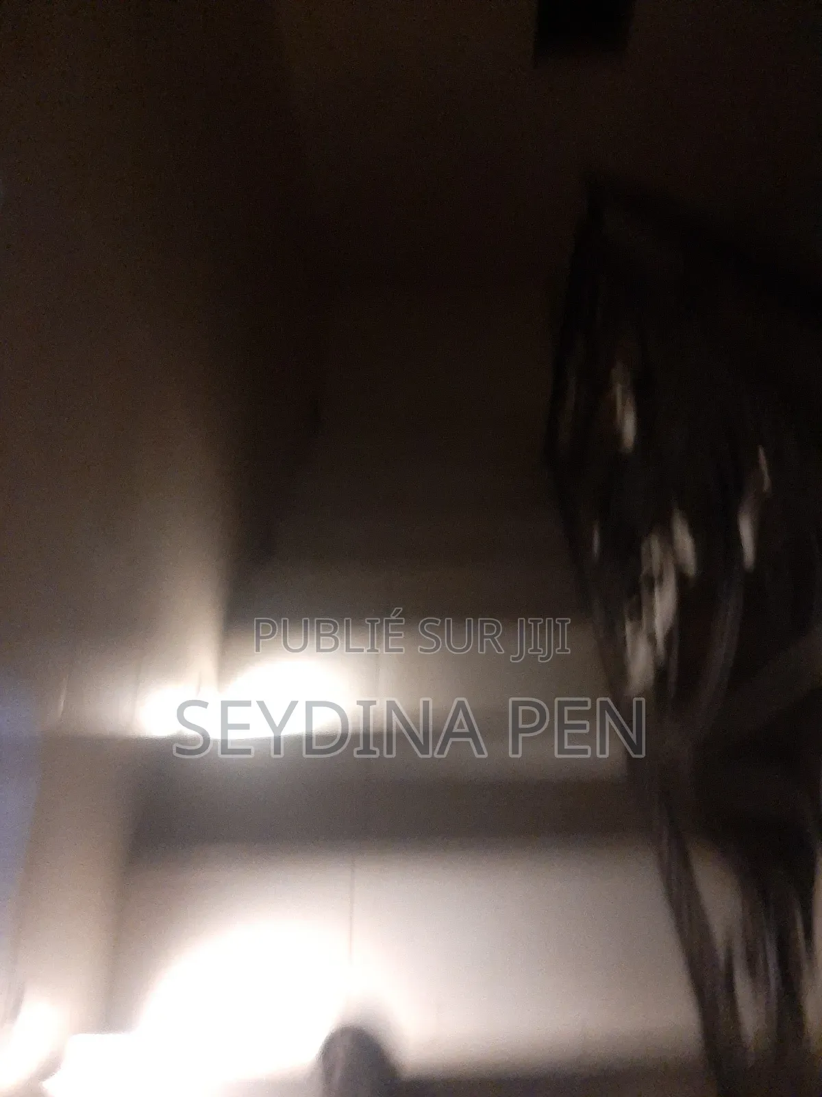 1chbre Chambre et salon dans Yellow Building, Parcelles Assainies