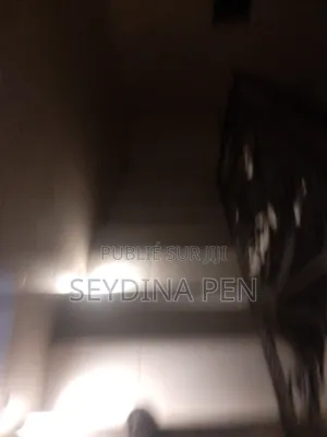 1chbre Chambre et salon dans Yellow Building, Parcelles Assainies