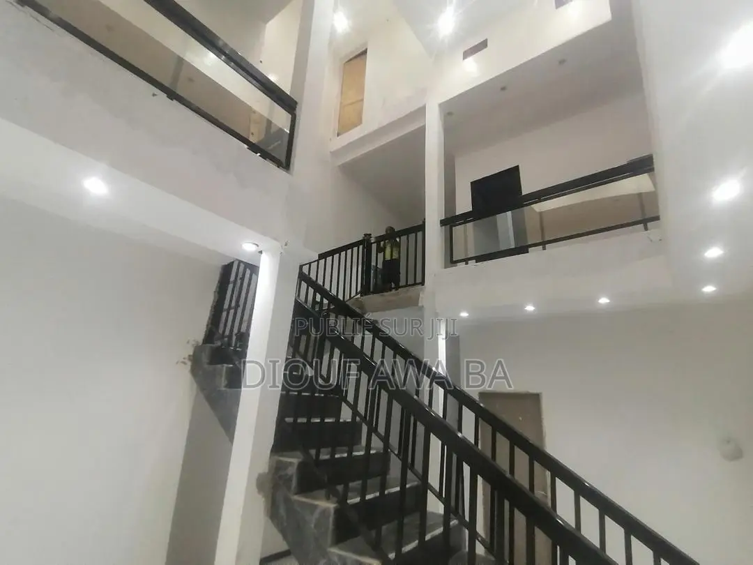 7chbre Maison dans Villa À Vendre, Rufisque à Vendre