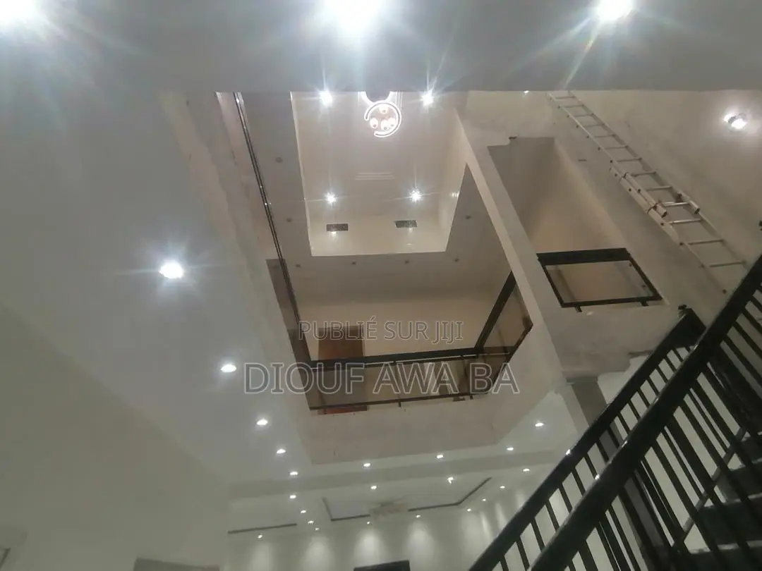 7chbre Maison dans Villa À Vendre, Rufisque à Vendre